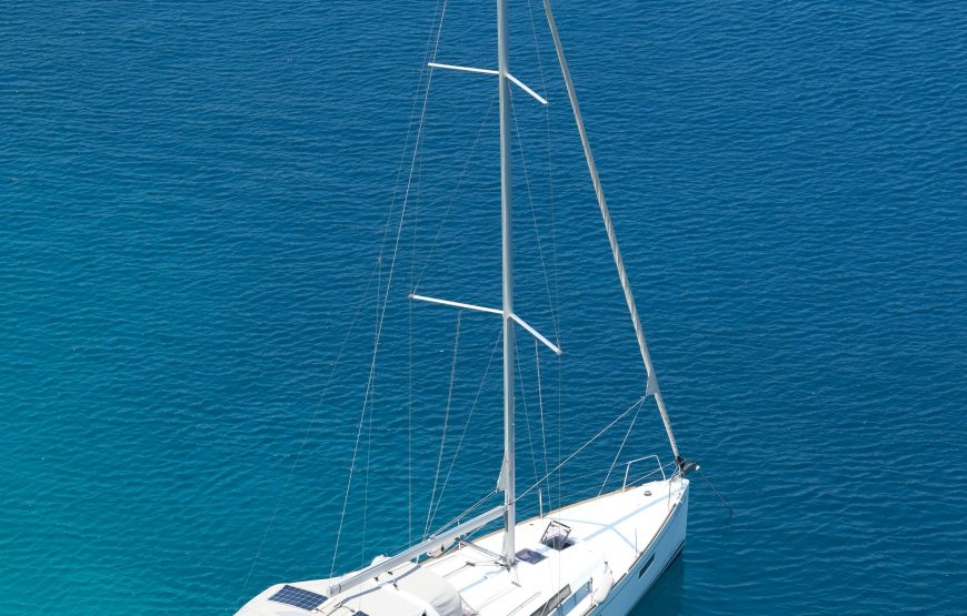 BAREBOAT YACHT CHARTER